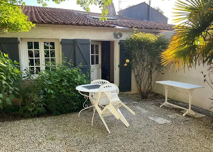 Maisonnette Proche De La Mer, Calme Avec Parking