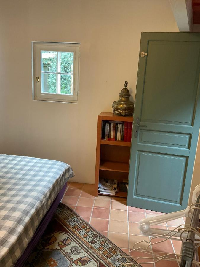 Maisonnette Proche De La Mer, Calme Avec Parking Apartment